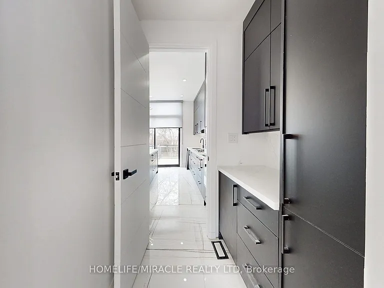 150 Stewart St — Photo 45