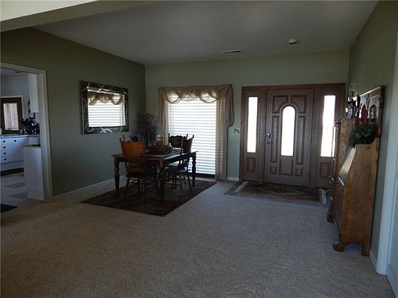 3rd image of 522 N Crestview Dr
