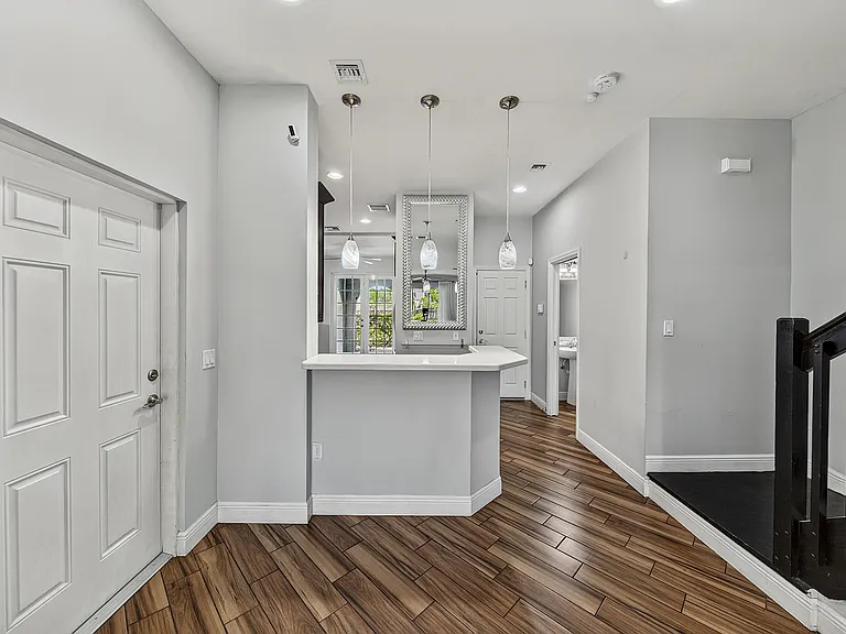 1135 NE 3rd Ave — Photo 7