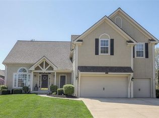 9512 Pine St, Lenexa, KS 66220