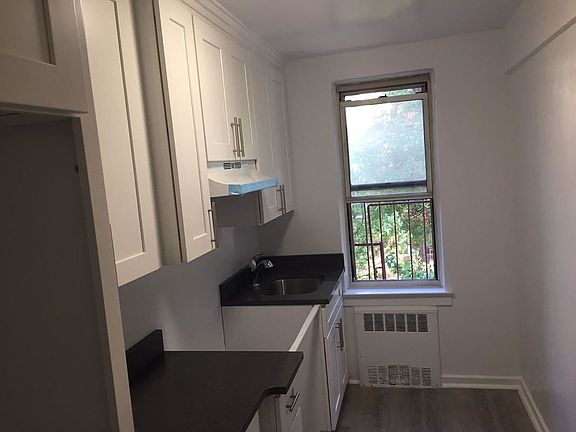 4th image of 6505 Yellowstone Blvd APT 3B