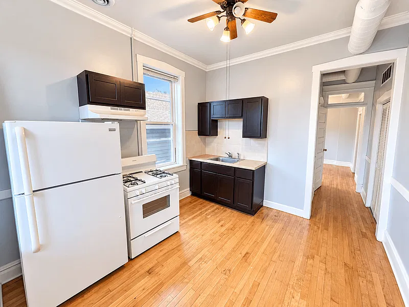 2303 S Oakley Ave #2R