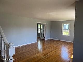 3rd image of 162 College St