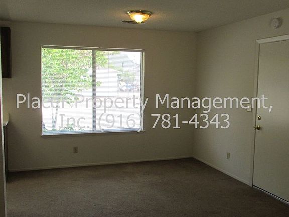 4th image of 203 Fremont Ave #B