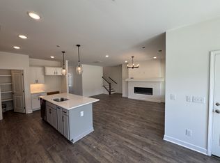 1924 Hildebrand Ln, Columbia, TN 38401