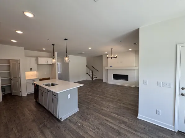 1924 Hildebrand Ln, Columbia, TN 38401