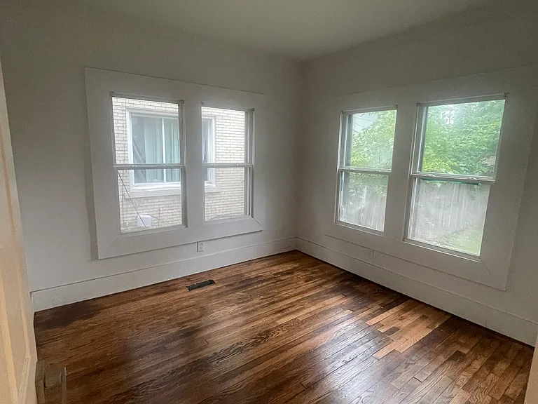 2211 Gladstone St #1 — Photo 8