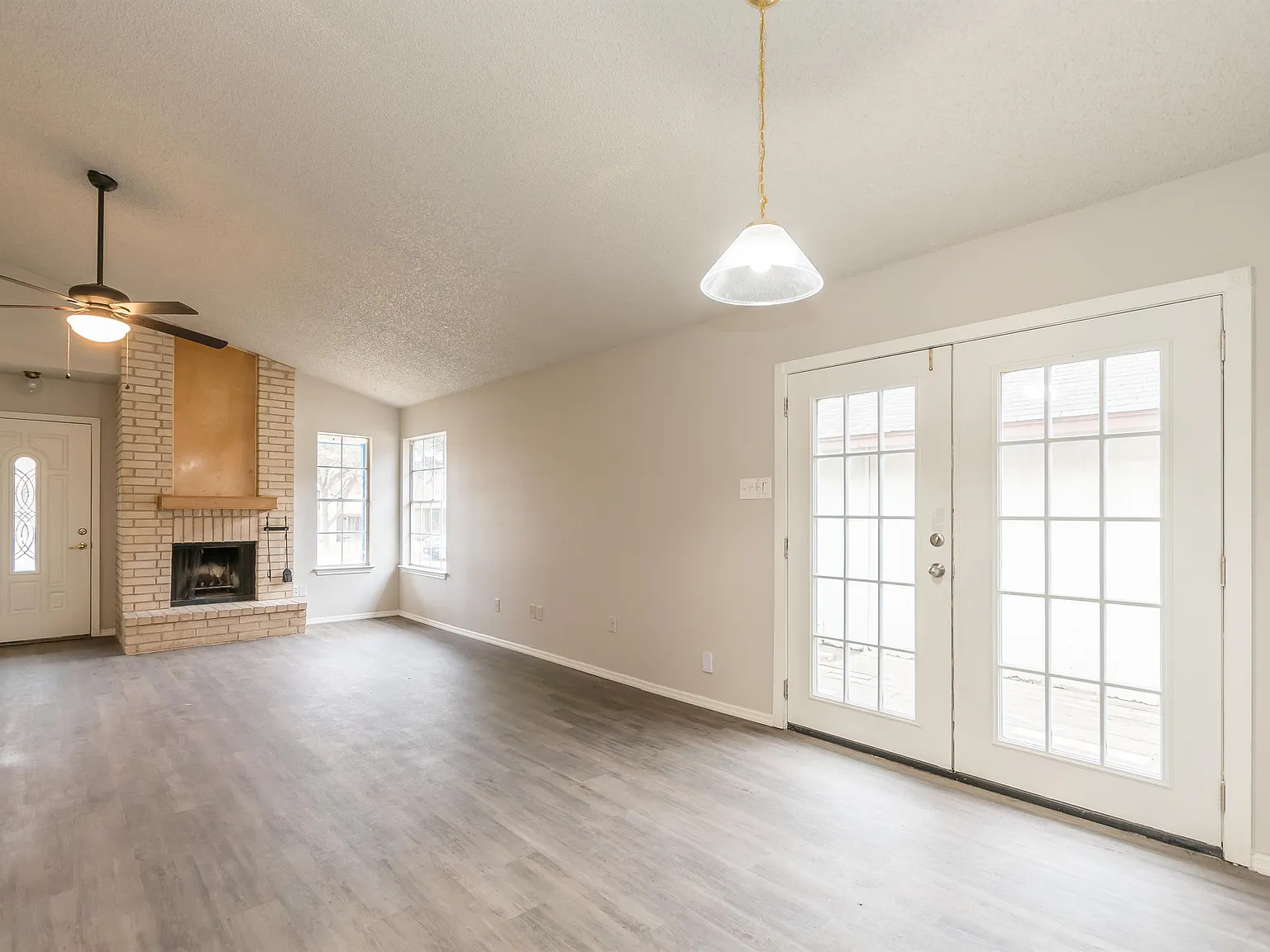 3 bed, 1206 sqft, $1,600 — Photo 3