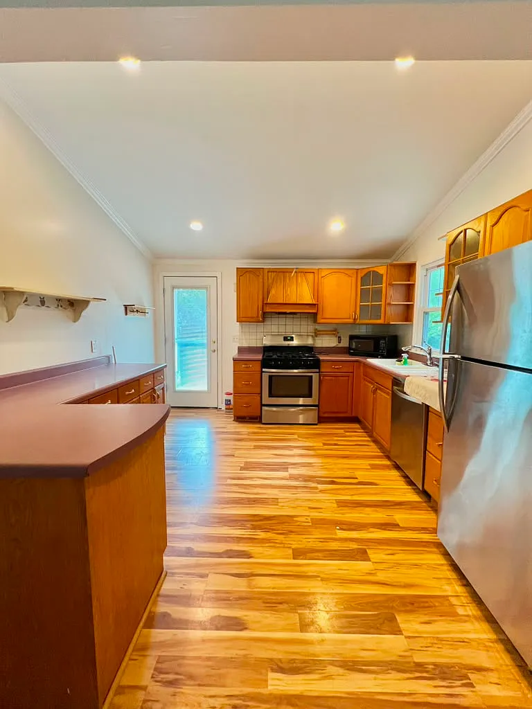 3 bed, 960 sqft, $2,950 — Photo 3
