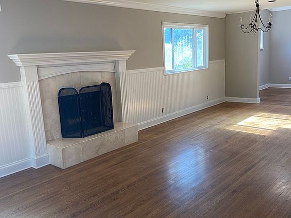 3rd image of 369 Sierra Dr
