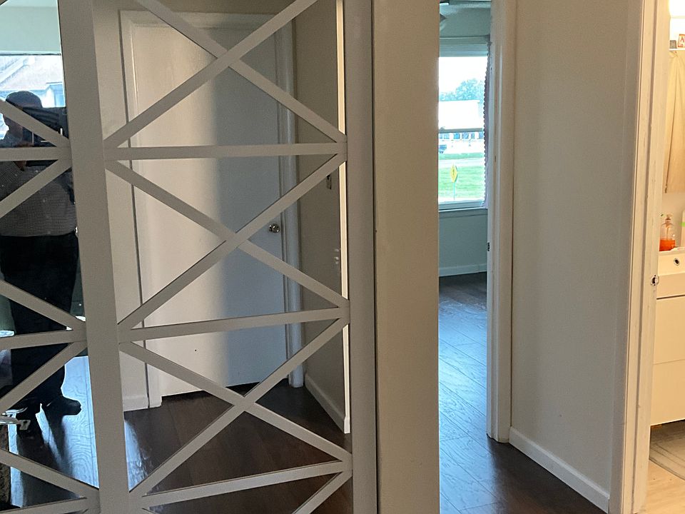 Beautiful mirrored closet, flooring fresh paint