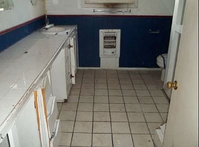 3rd image of 1207 N Park St