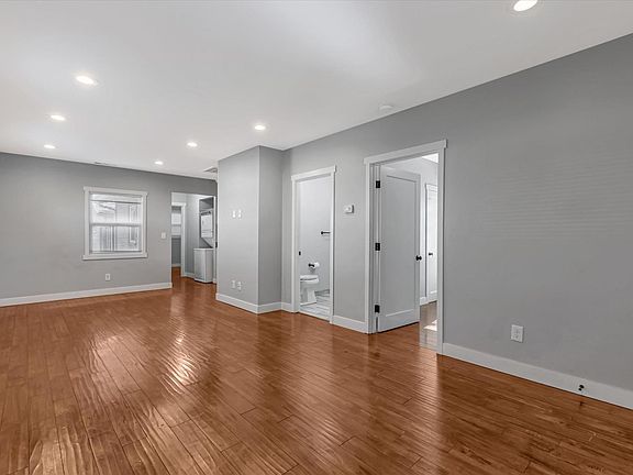 5th image of 418 Clifton Ave