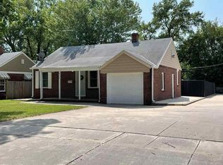 617 S Crestway St, Wichita, KS 67218