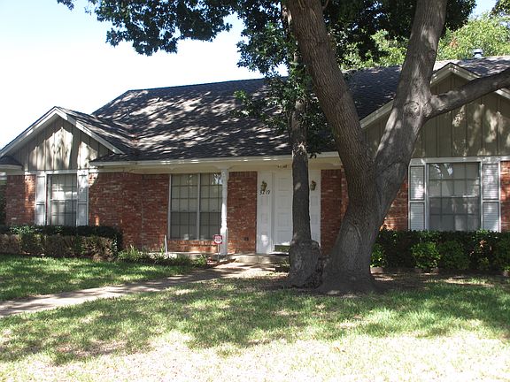 3rd image of 3219 Camelot Dr