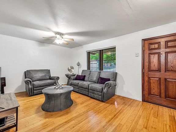 5th image of 3220 Wellington Dr