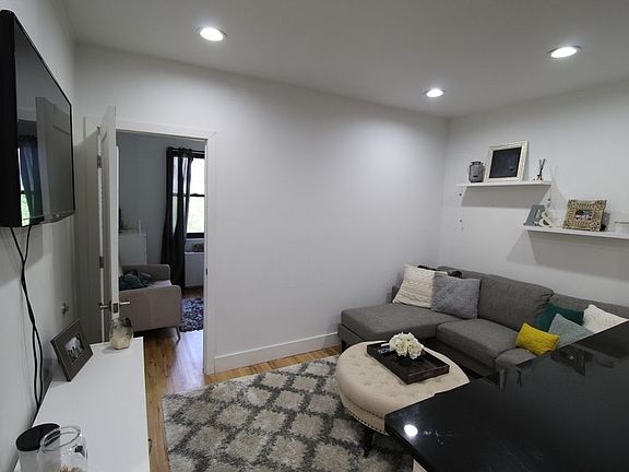 4th image of 207 E 37th St APT 6K