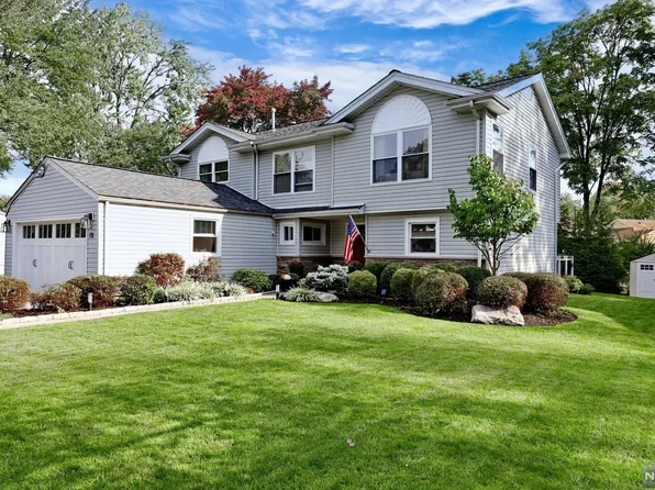 70 Eagle Dr, Emerson, NJ 07630