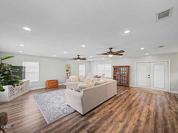 3rd image of 1807 Ulmer Ln