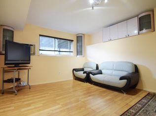 26 Pebble Ln, Staten Island, NY 10305