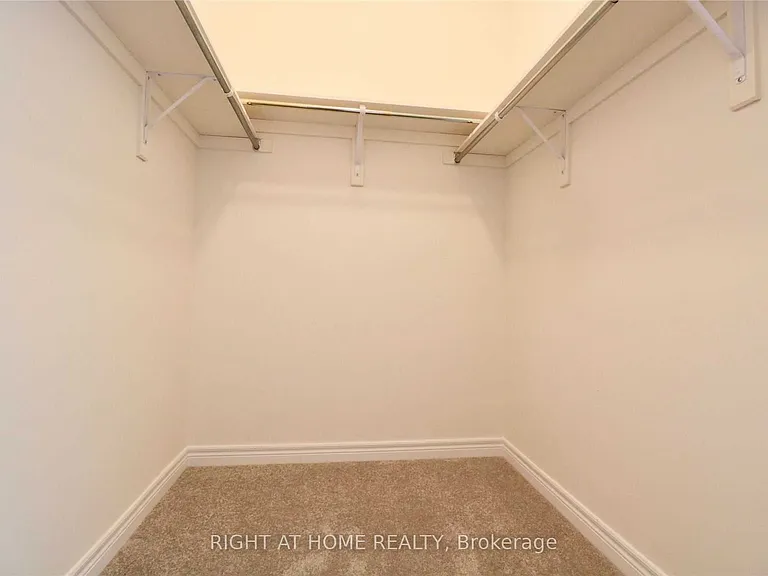 9 Conarty Cres — Photo 19