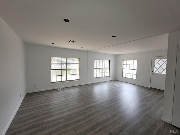 3rd image of 34 Sequoia Circle