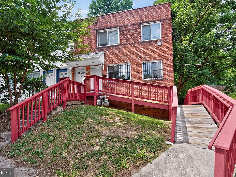 1st image of 127 Joliet St SW