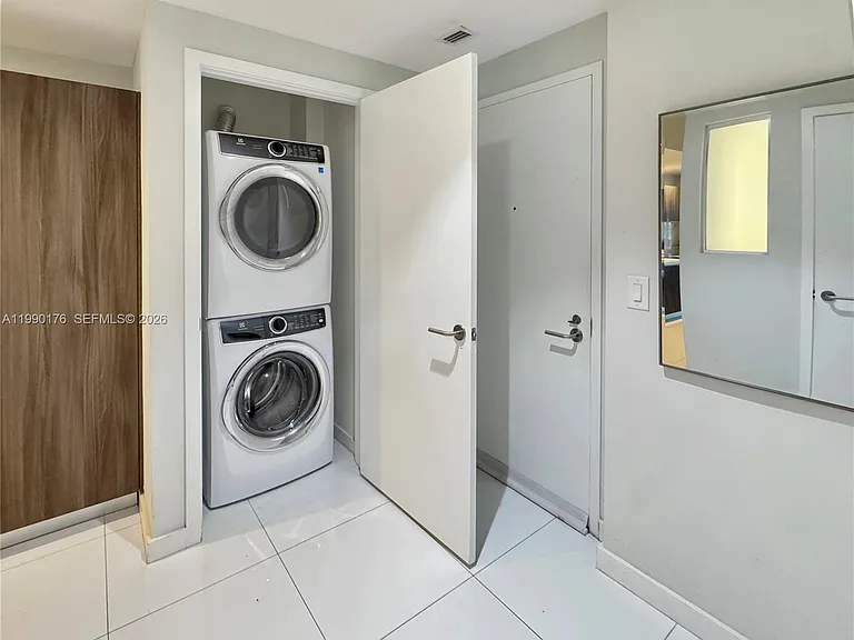 851 NE 1st Ave #302 — Photo 8