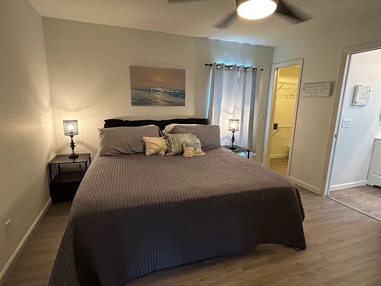 Main bedroom suite - king size bed