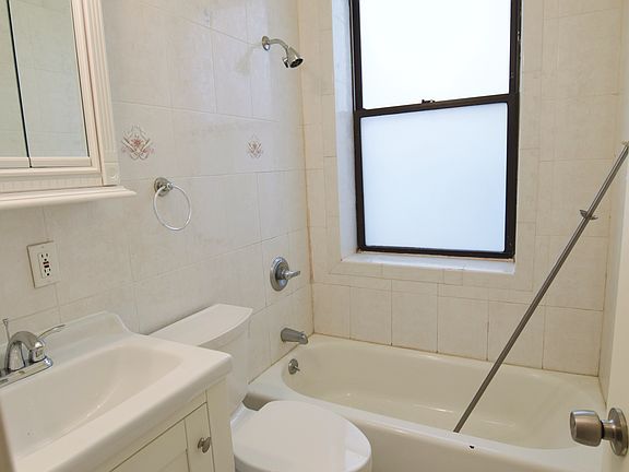 3rd image of 404 Clinton Ave #Vvv