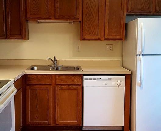 5th image of 204 Center Park Dr