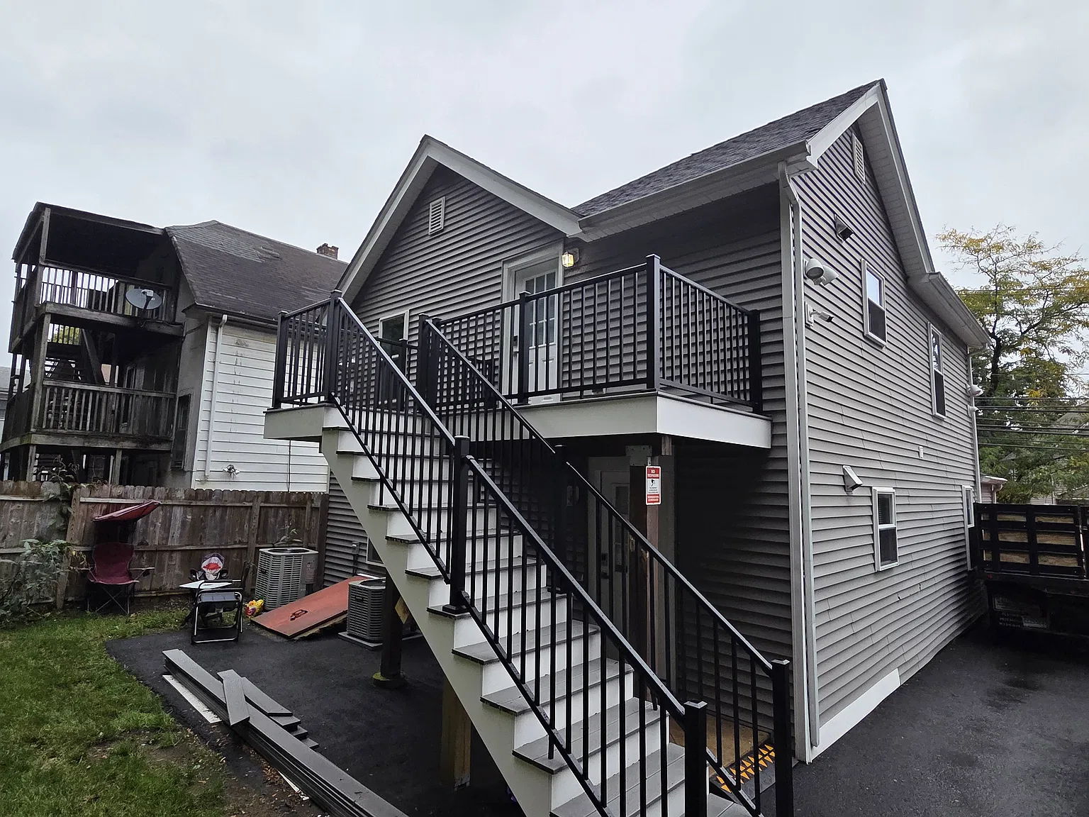 3 bed, 900 sqft, $3,200 — Photo 2