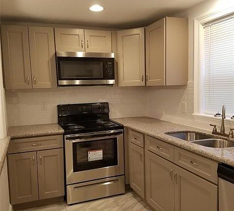 5th image of 3046 Fortin St #D