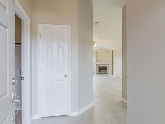 4th image of 2209 Highland Crossing Dr