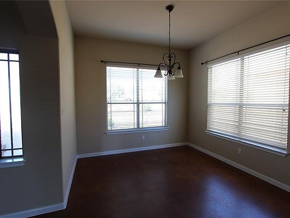 4th image of 135 Mokalau Dr
