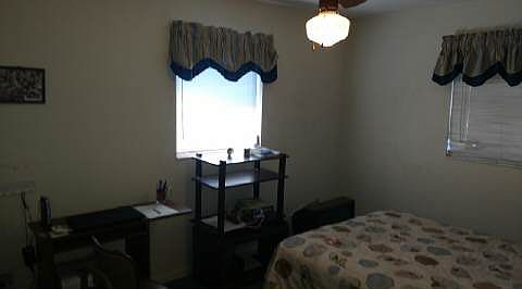 4th image of 415 SE Waldron Ter