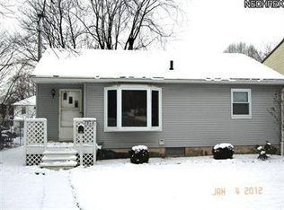2808 Oakwood Dr, Cuyahoga Falls, OH 44221
