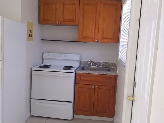 3rd image of 109 SW 5th Ct #1