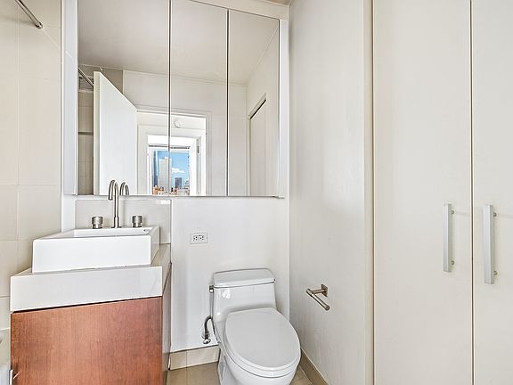 4th image of 450 W 17th St APT 1710