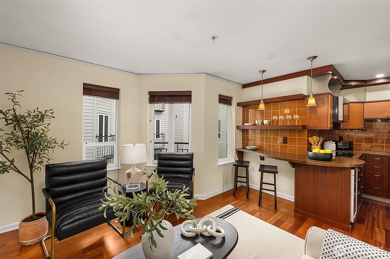4th image of 3028 Western Avenue #501