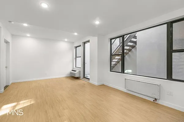 Rented by MNS | media 15