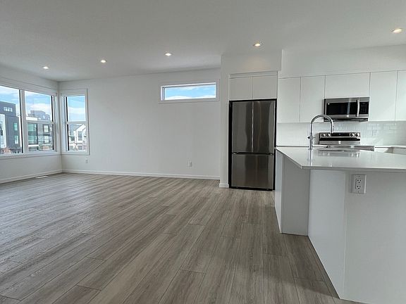 5th image of 5 Rondeau Dr #13