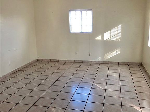 3rd image of 2076 E La Mesa St