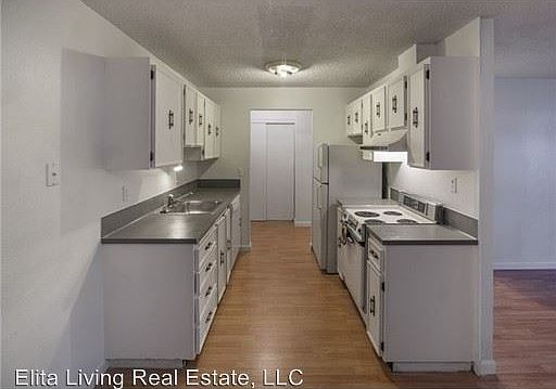 4th image of 11556 Greenwood Ave N APT B2