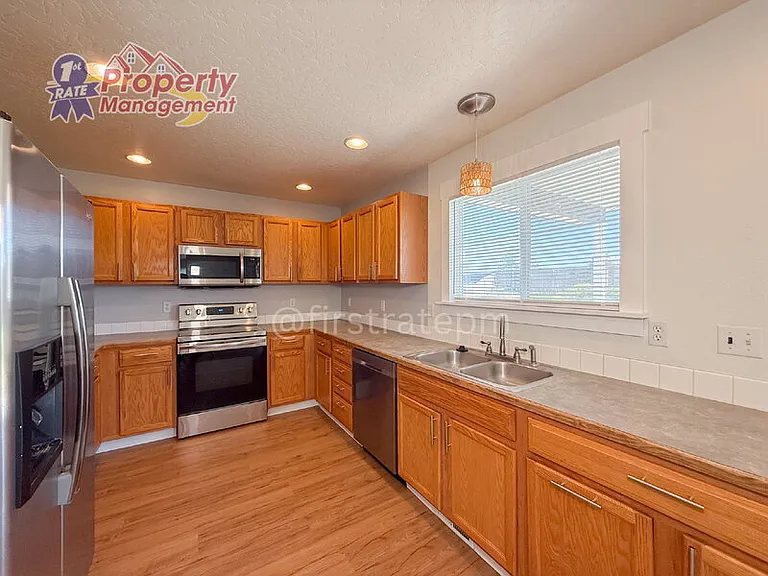 16042 N Saint Helens Dr — Photo 12