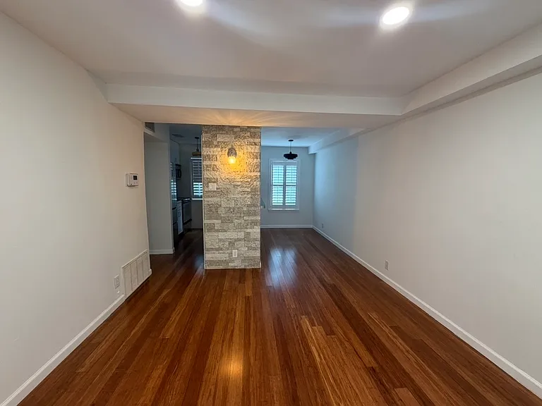 300 Crockett St #127 — Photo 1