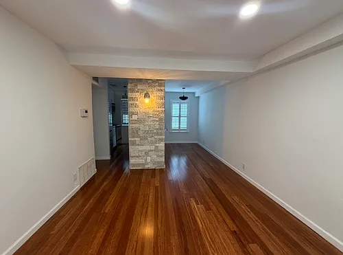 300 Crockett St #127 Photo 1