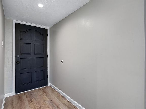 4th image of 6406 Gateridge Cir