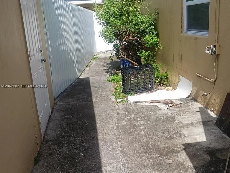 170 E 46th St #2 — Photo 15