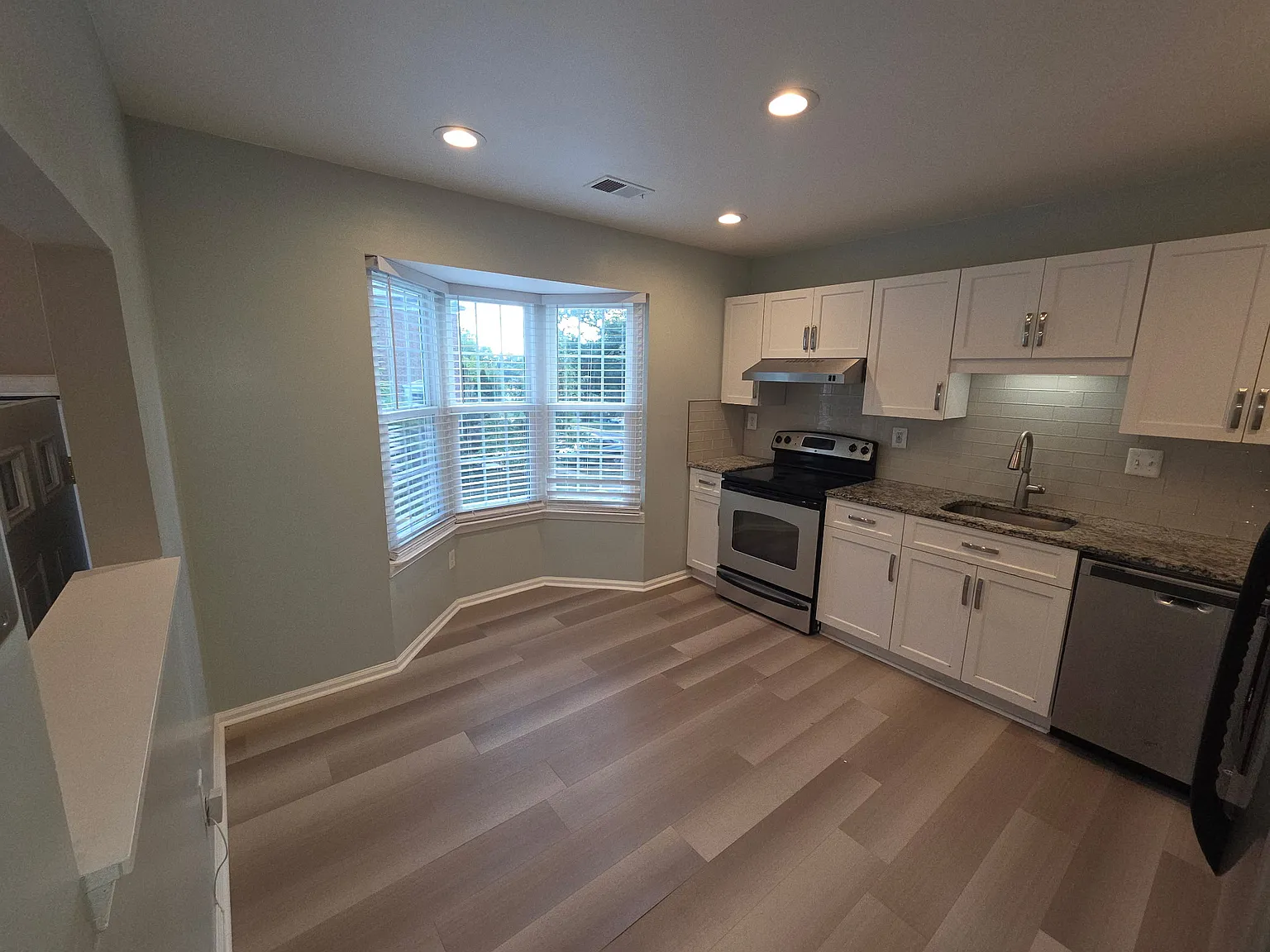3 bed, 1452 sqft, $3,500 — Photo 4